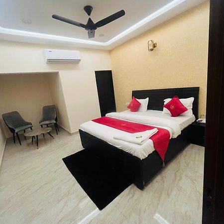 Hotel Royal A Ludhiana Eksteriør billede
