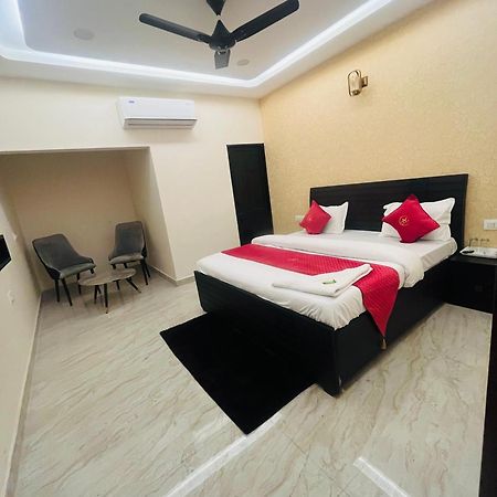 Hotel Royal A Ludhiana Eksteriør billede