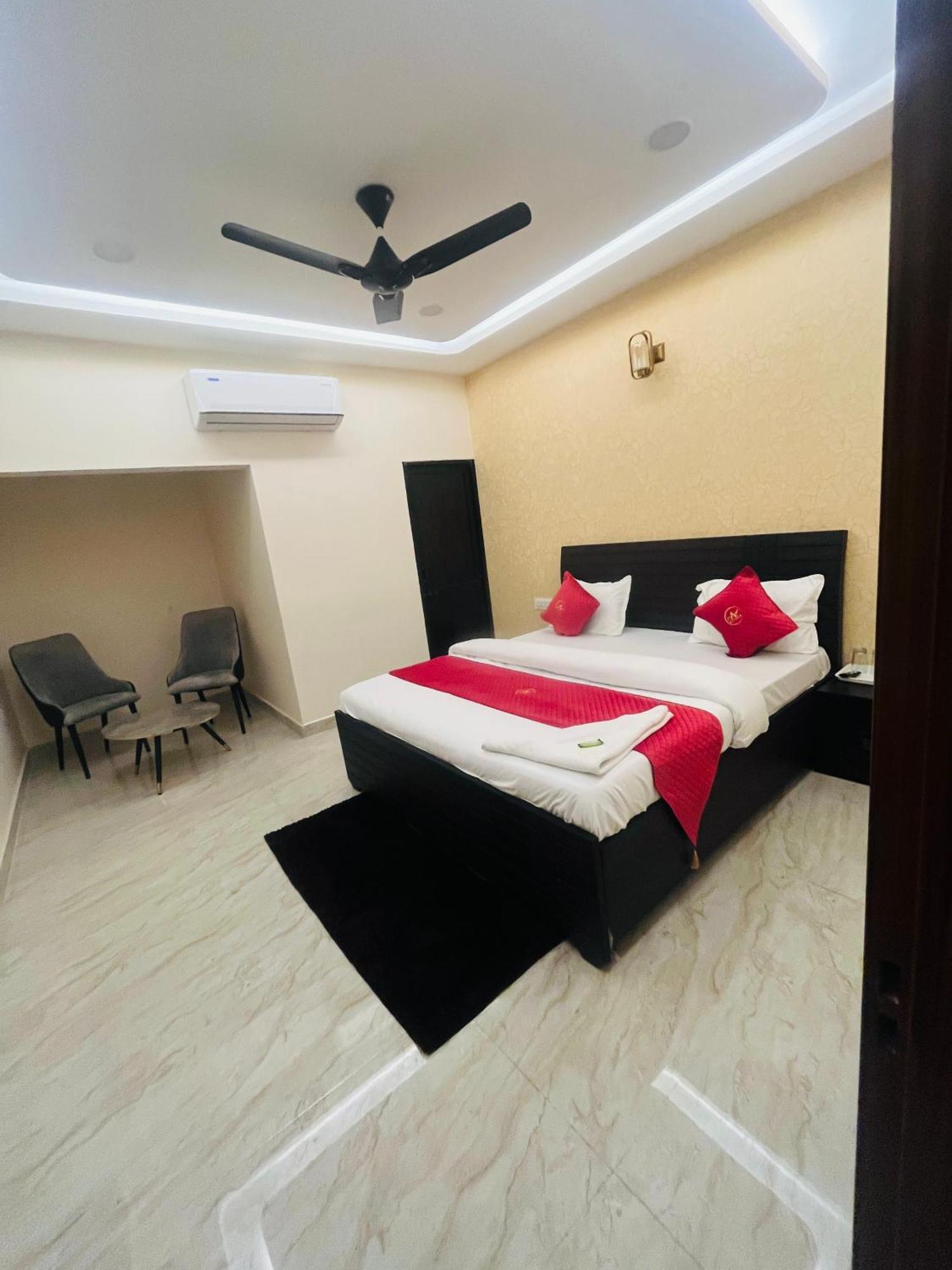 Hotel Royal A Ludhiana Eksteriør billede