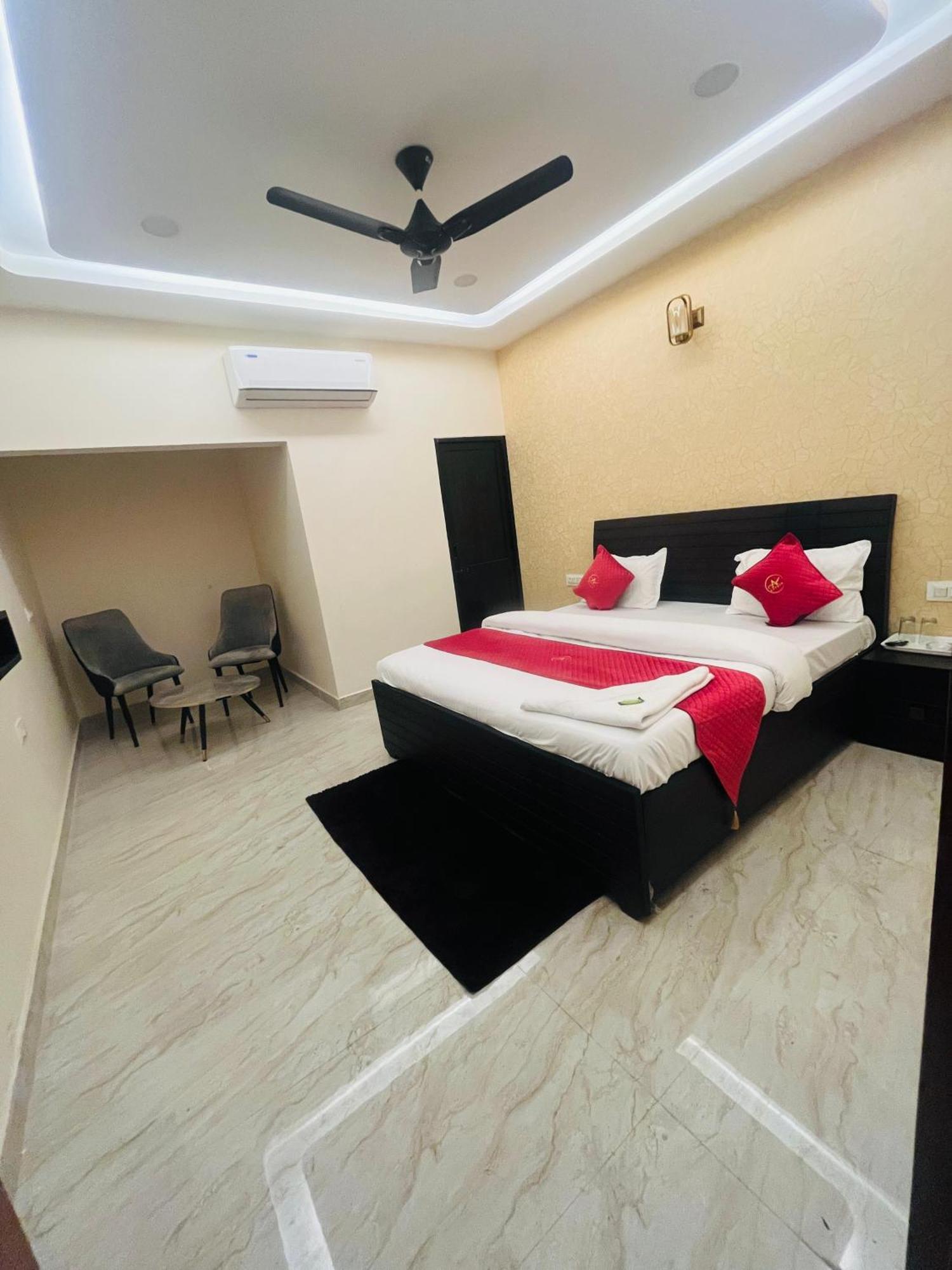 Hotel Royal A Ludhiana Eksteriør billede