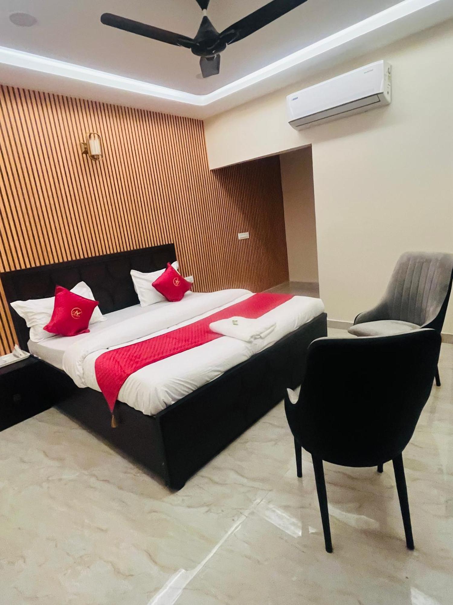 Hotel Royal A Ludhiana Eksteriør billede